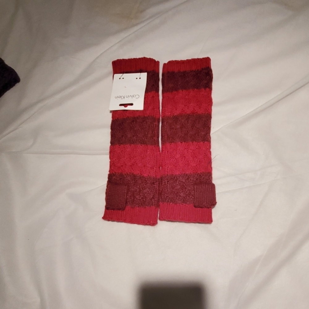 Calvin Klein knitted gloves